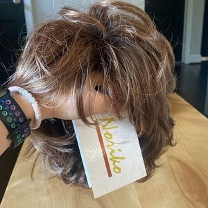 Noriko Sandie Medium Wig in Raisin Glaze Hilight New wtih Tags